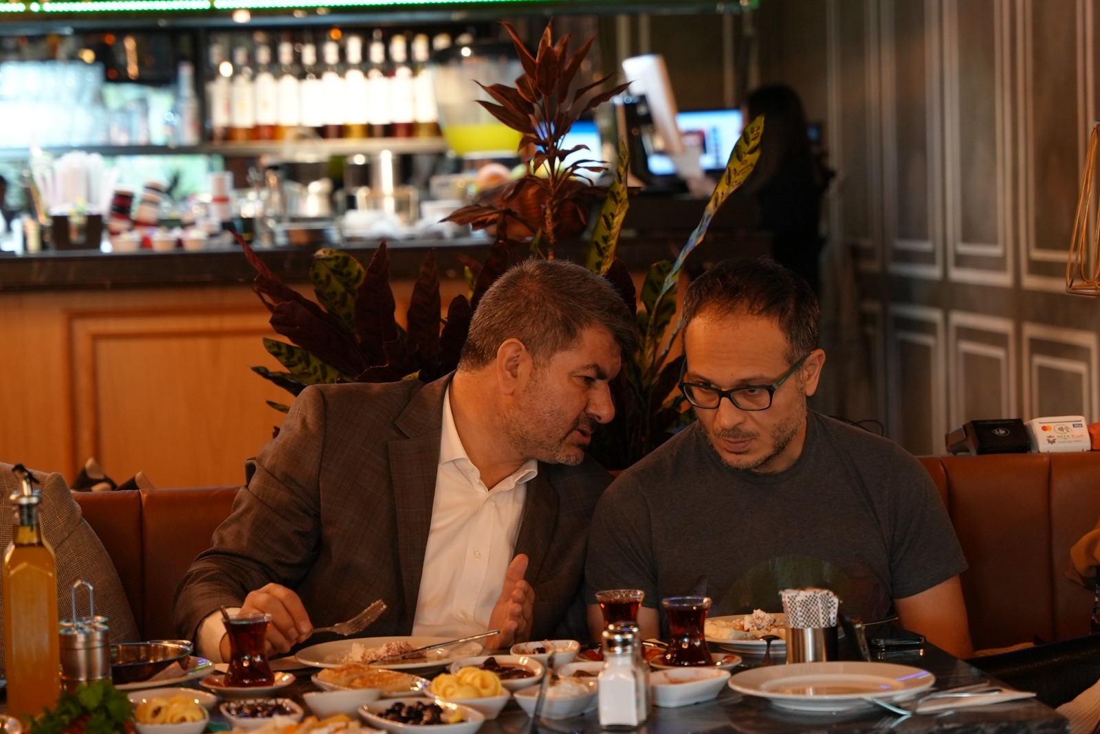 TÜİB-in Ənənəvi İşgüzar Səhər Yeməyində Ak Parti sədrinin müavini, Trabzon millət vəkili Mustafa Şen iştirak edib.